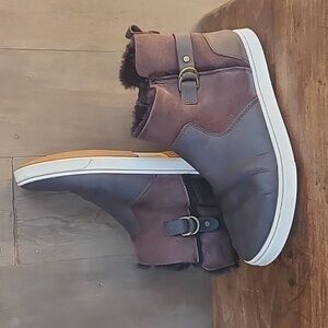 OluKai Shoes Women's sz 9 Pehuea Hulu Brown Leather/Suede Faux Fur Lined Sneaker